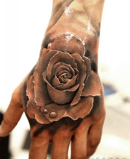 手背3D黑白玫瑰与水滴纹身图案