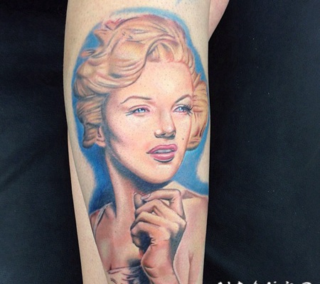 手臂3D五彩的玛丽莲梦露肖像纹身图案