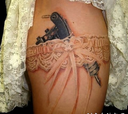 3D非常逼真的彩色纹身机和蕾丝大腿纹身图案