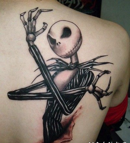 背部3D彩色的卡通僵尸纹身图案