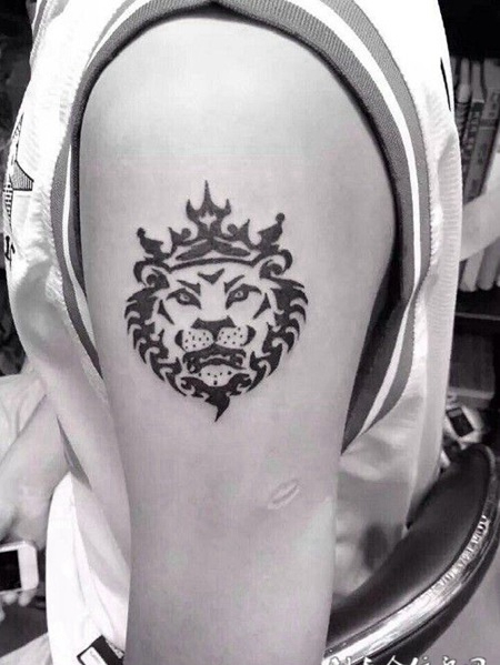 个性的狮子手臂纹身