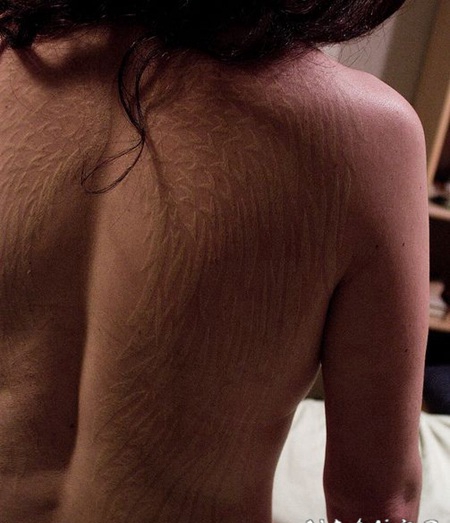 背部3D巨大的白色隐形翅膀纹身图案