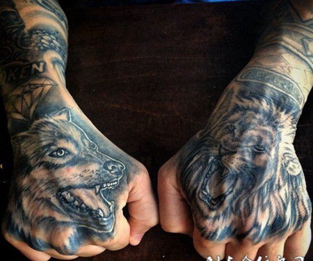 手背上漂亮的狮子纹身图案