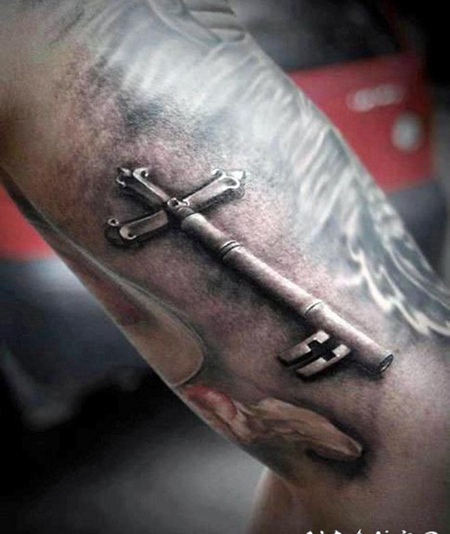 小腿3D逼真的钥匙纹身图案