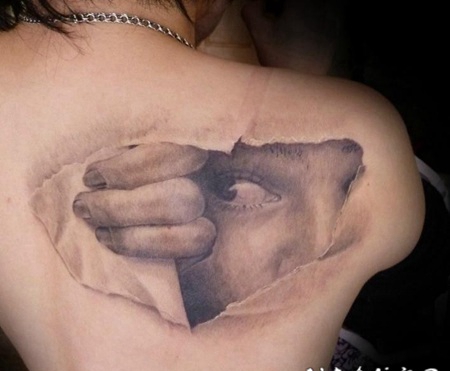 背部3D非常逼真的撕皮和女性肖像纹身图案