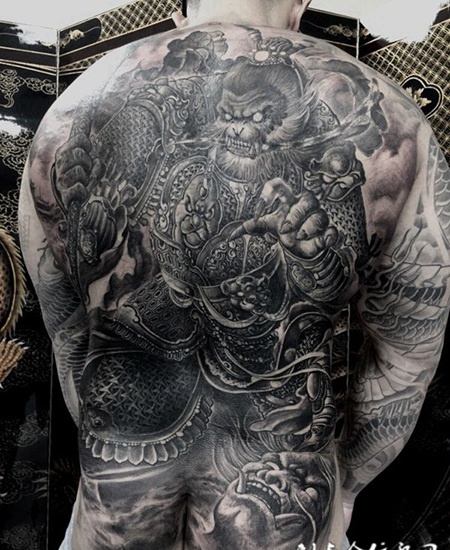 踏碎凌霄，满背霸气斗战胜佛纹身图案