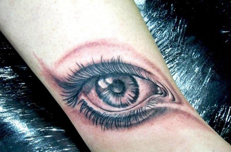 脚踝3D黑色悲伤的眼睛纹身图案