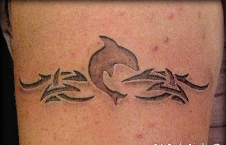3D小海豚和图腾腿部纹身图案