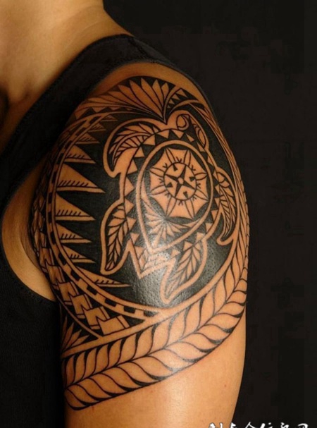 手臂黑色霸气的图腾纹身