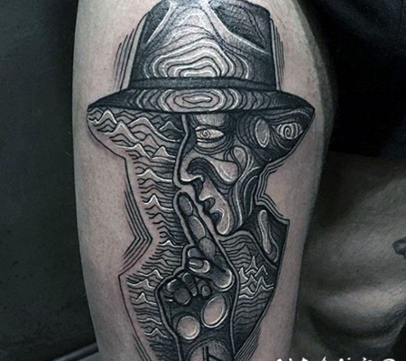 大腿优雅设计的黑白3D神秘男子纹身图案