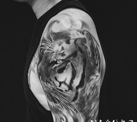 霸主的凝视，手臂写实虎头个性纹身