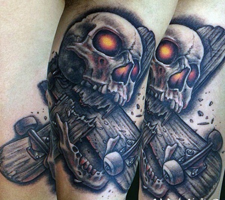 手臂3D彩色的恶魔骷髅和滑板纹身图案