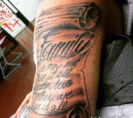 3D黑白字母大臂纹身图案