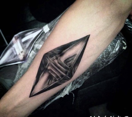 小臂3D很酷的黑色水晶纹身图案