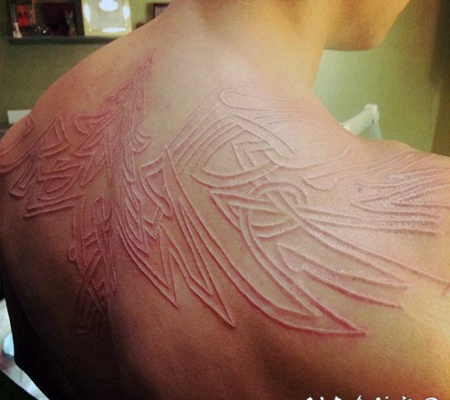 背部很酷的3D白色隐形凤凰图腾纹身图案