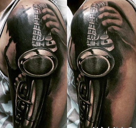 大臂3D黑白萨克斯写实纹身图案