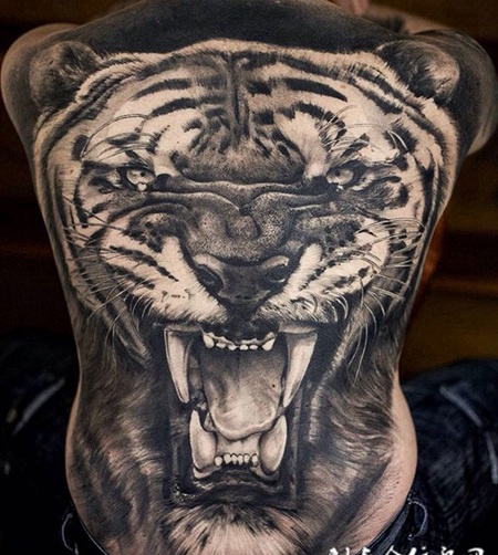 王者的怒吼，满背霸气虎头纹身图案