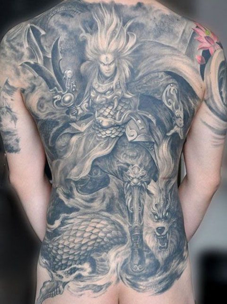 满背踏龙杨戬纹身图案
