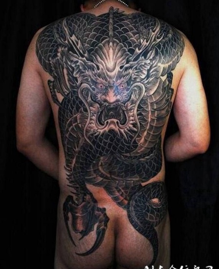 巨龙盘旋，满背霸气神龙纹身图案