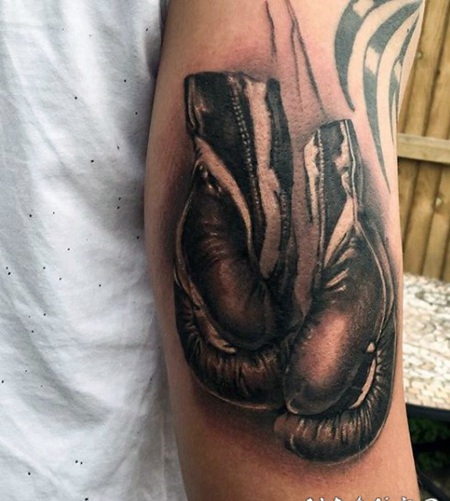 3D写实的拳击手套手臂纹身图案