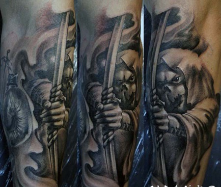 手臂3D写实的神秘怪物弓箭手纹身图案