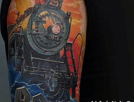 3D非常写实的蒸汽火车手臂纹身图案