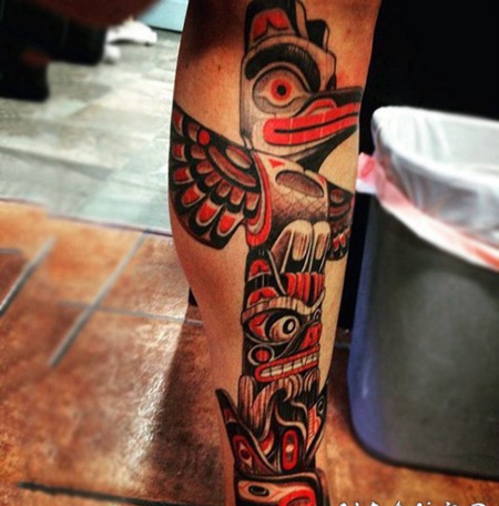 小腿3D彩色的部落雕像纹身图案