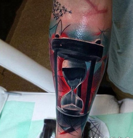 手臂3D写实的黑白沙漏纹身图案