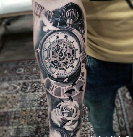 手臂华丽的3D机械时钟花朵纹身图案