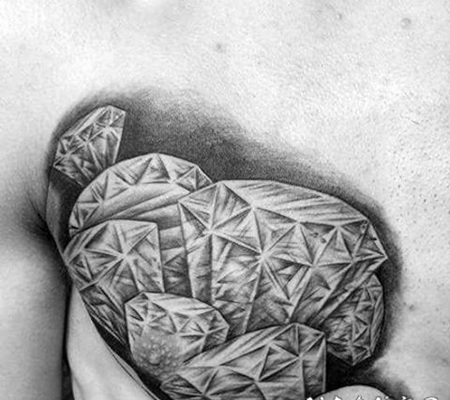 胸部3D写实的钻石撕皮纹身图案