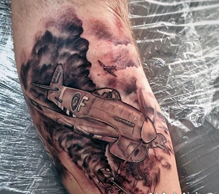 手臂3D战斗机与坦克纹身图案
