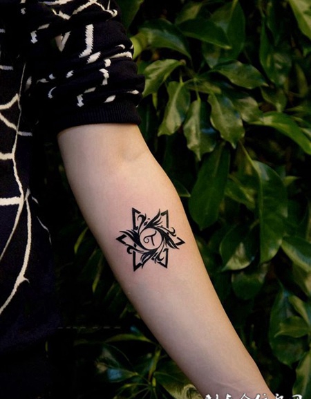 星星知我心，手臂好看的六芒星图腾纹身