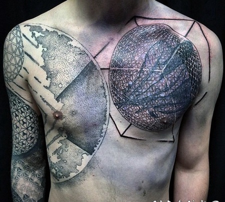 胸部大规模3D几何风格纹身图案