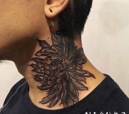 秋菊盛放，颈部菊花创意纹身图案
