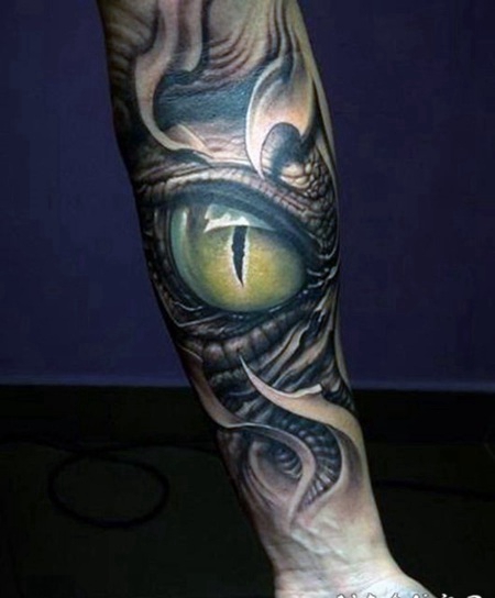 3D逼真的彩色鳄鱼眼睛手臂纹身图案