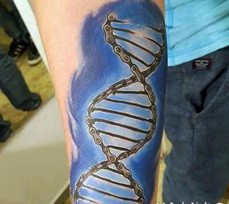 手臂小小的3D五彩DNA符号纹身图案