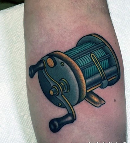 手臂3D彩色的钓鱼线圈纹身图案