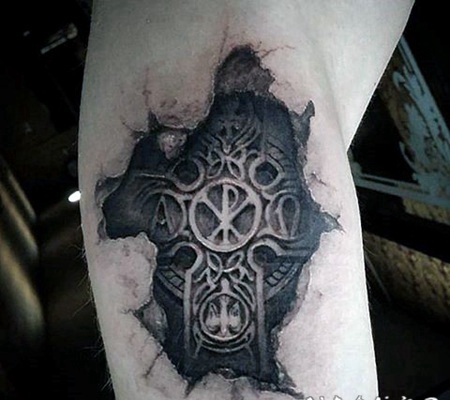 3D逼真的黑白十字架撕皮手臂纹身图案