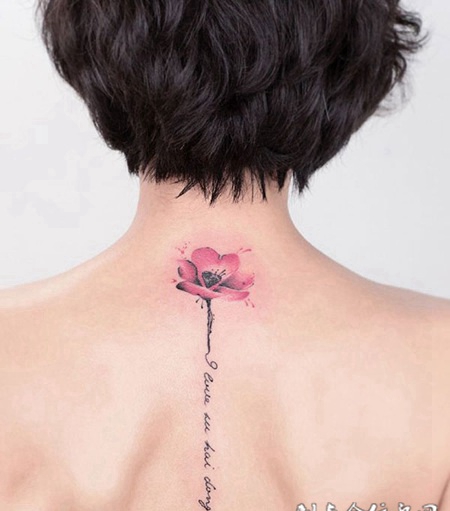 花开的声音，后背清新风鲜花与英文纹身