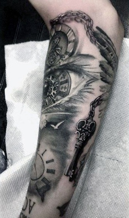 手臂3D黑灰钥匙和时钟纹身图案