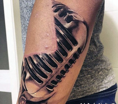 手臂3D大规模老式麦克风纹身图案