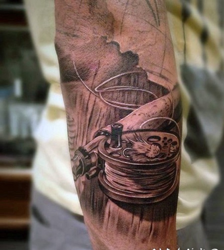 手臂3D非常逼真的黑白鱼杆纹身图案