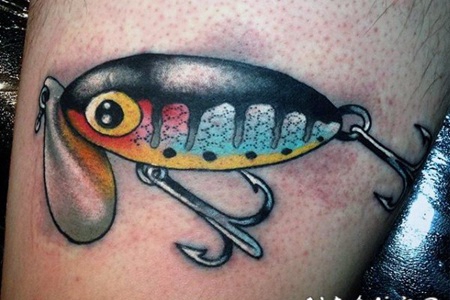 3D彩色的上钩小鱼纹身图案
