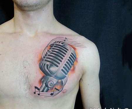 胸部3D彩色的麦克风与音符纹身图案