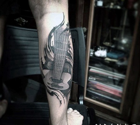小腿3D黑色的吉他纹身图案