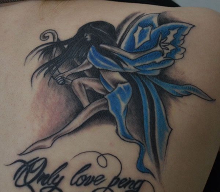 肩部后的蝴蝶精灵纹身图案