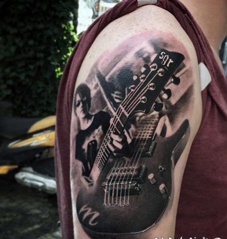 3D非常逼真的黑白现代吉他手臂纹身图案