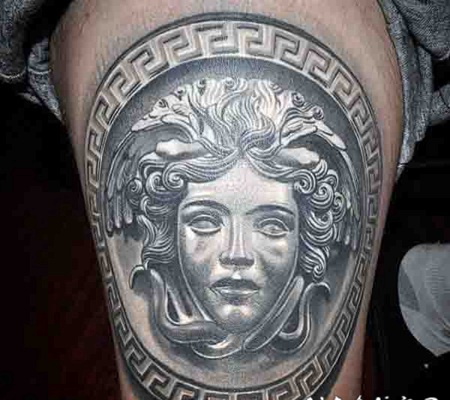 大腿3D可怕的美杜莎雕像纹身图案