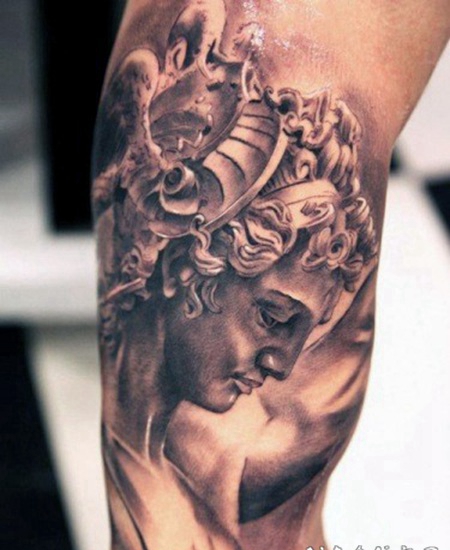 手臂3D逼真的黑白雕像纹身图案