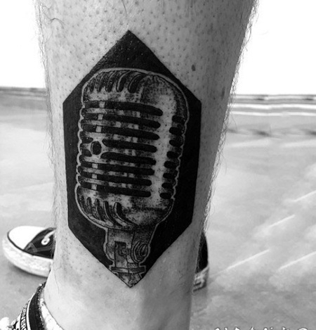 脚踝非常逼真的3D麦克风纹身图案